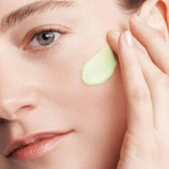 Clarins Calm-Essentiel Gel Anti-rougeurs 8 Clarins Calm-Essentiel Gel Anti-rougeurs -Guerlain Soldes Boutique calm ess gel 2